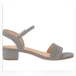 NWB Clark’s Sandals Orabella Iris Brand new in box size 9.5